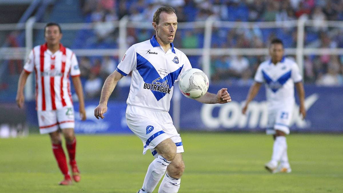 Emilio Butragueño a Celaya – el español no había salido de su país para jugar en ningún equipo hasta que en el ocaso de su carrera fue contactado por el Celaya y terminó en México.
