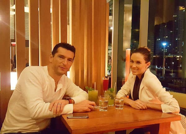 La conductora ha externado en múltiples ocasiones que en él encontró al hombre de su vida tras conocerlo en una cita a ciegas por Facebook organizada por Maki Moguilevsky, según lo contó en entrevista con Roger González.