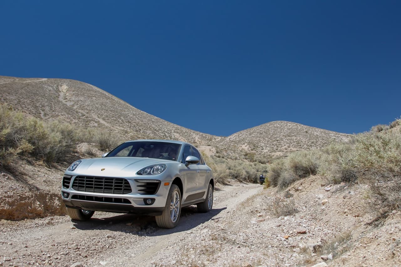 El bloque mecánico se asocia a una transmisión PDK de 7 marchas y doble embrague, siendo integral su tracción