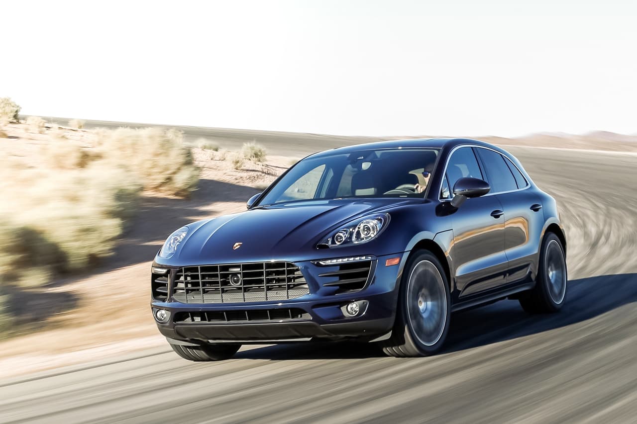 En su estética se destacan las llantas de 18 pulgadas con pinzas de freno color negro