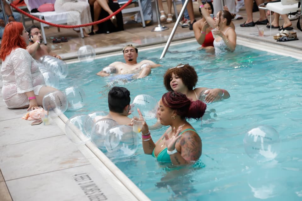 ¡Nadie se quedó sentado! Todos se lanzaron a vivir el verano al estilo de La X.