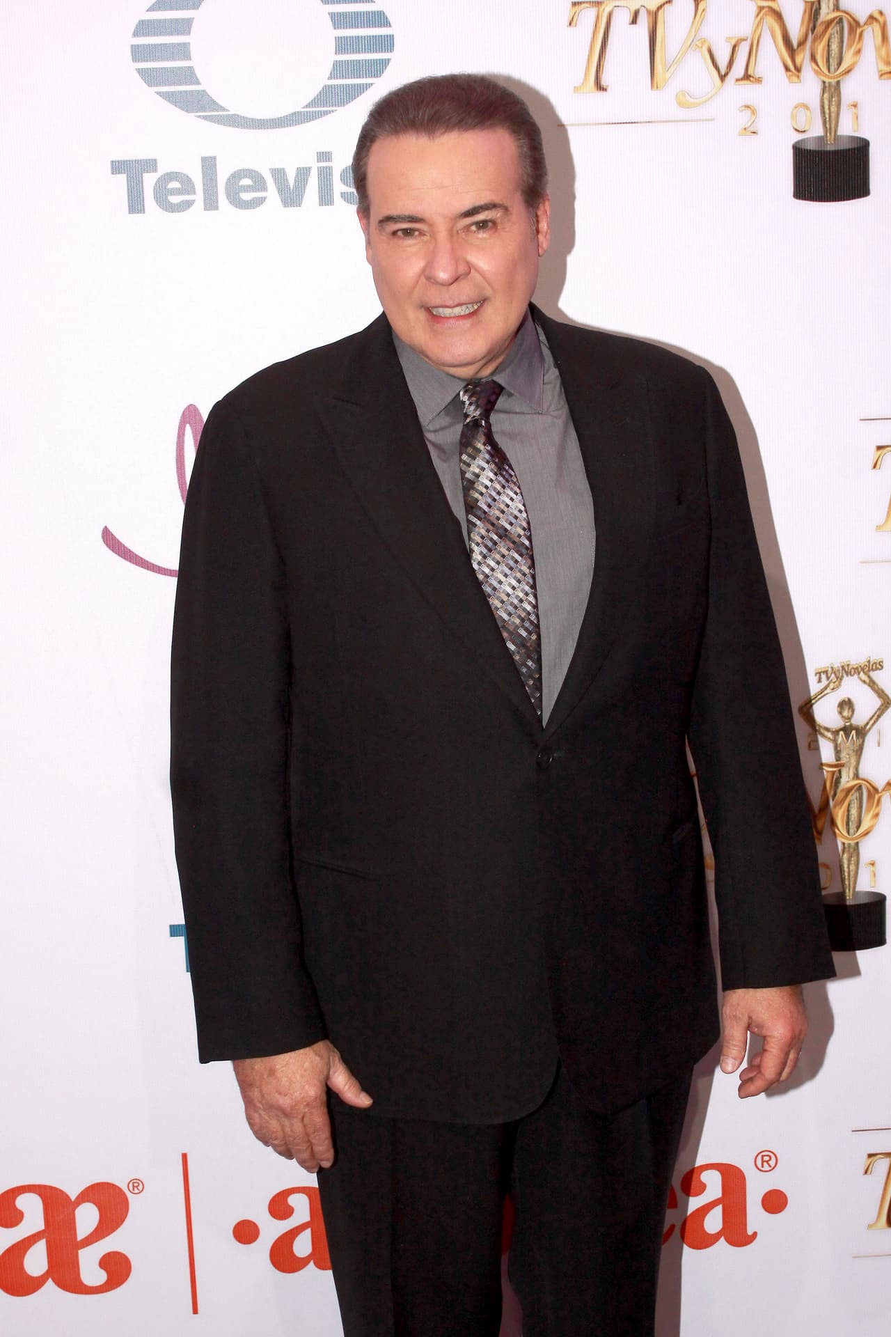 El actor y su familia también han seguido las recomendaciones de las autoridades: "Yo estoy en un aislamiento, una cuarentena extrema, porque sí salgo a la calle y estoy en contacto con gente, como quiera que sea yo puedo traer el virus […] Mientras yo esté trabajando (hacemos) una cuarentena familiar y estar separados de otros para protegernos".
<br>