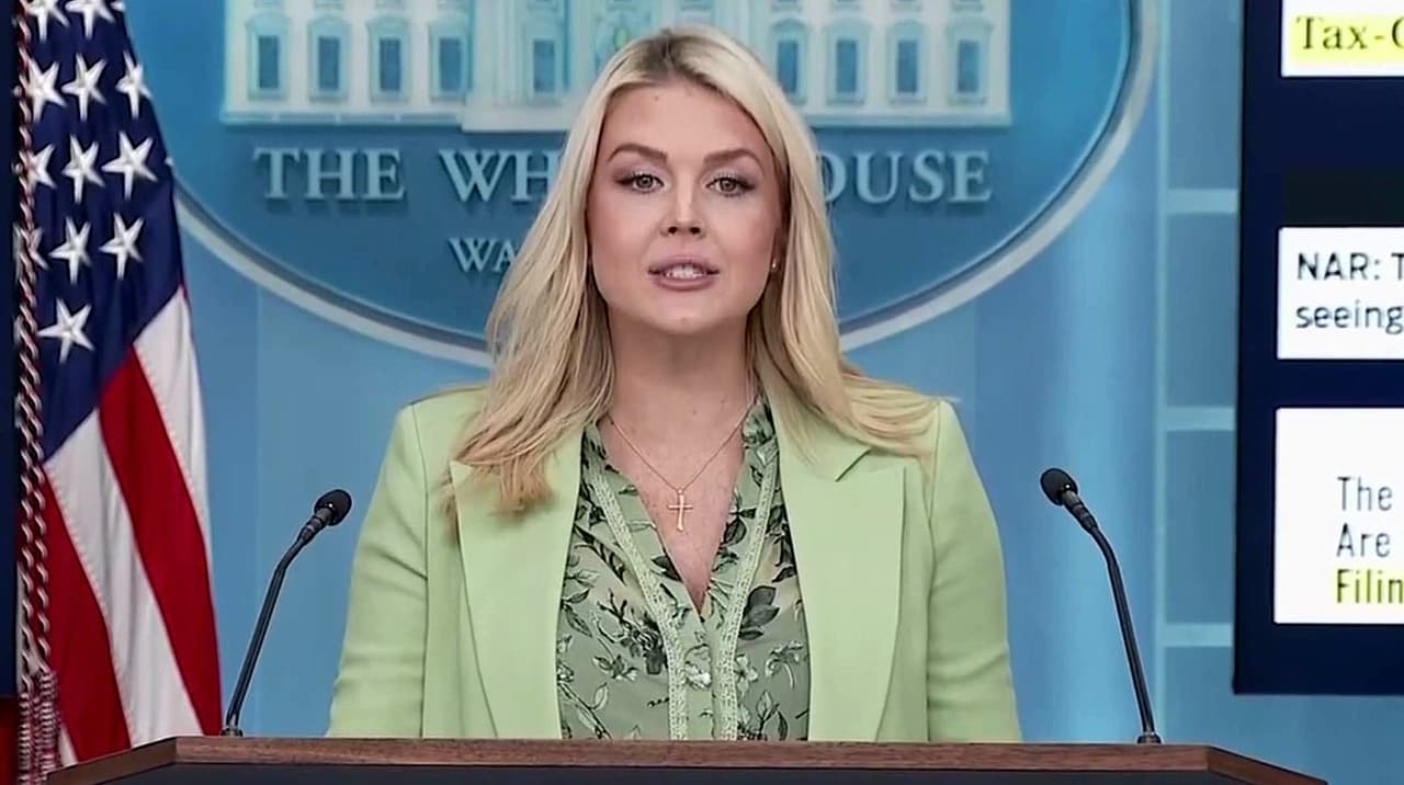 Trump entrega los reembolsos de impuestos más grandes en la historia de EEUU | Karoline Leavitt