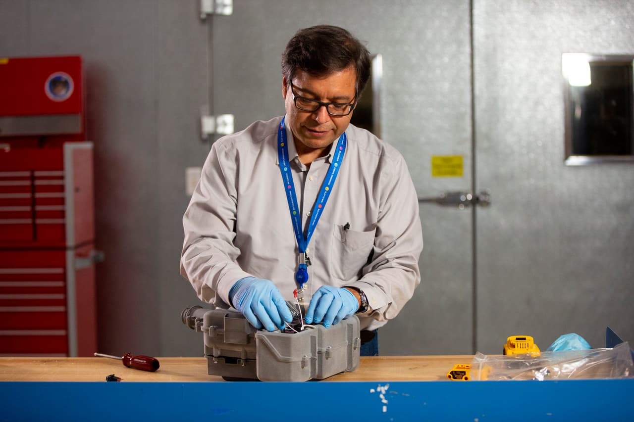 Producción de respiradores con un diseño totalmente nuevo a cargo de Ford. Este dispositivo ayuda a proteger a los profesionales de la salud que están en contacto directo con personas contagiadas.