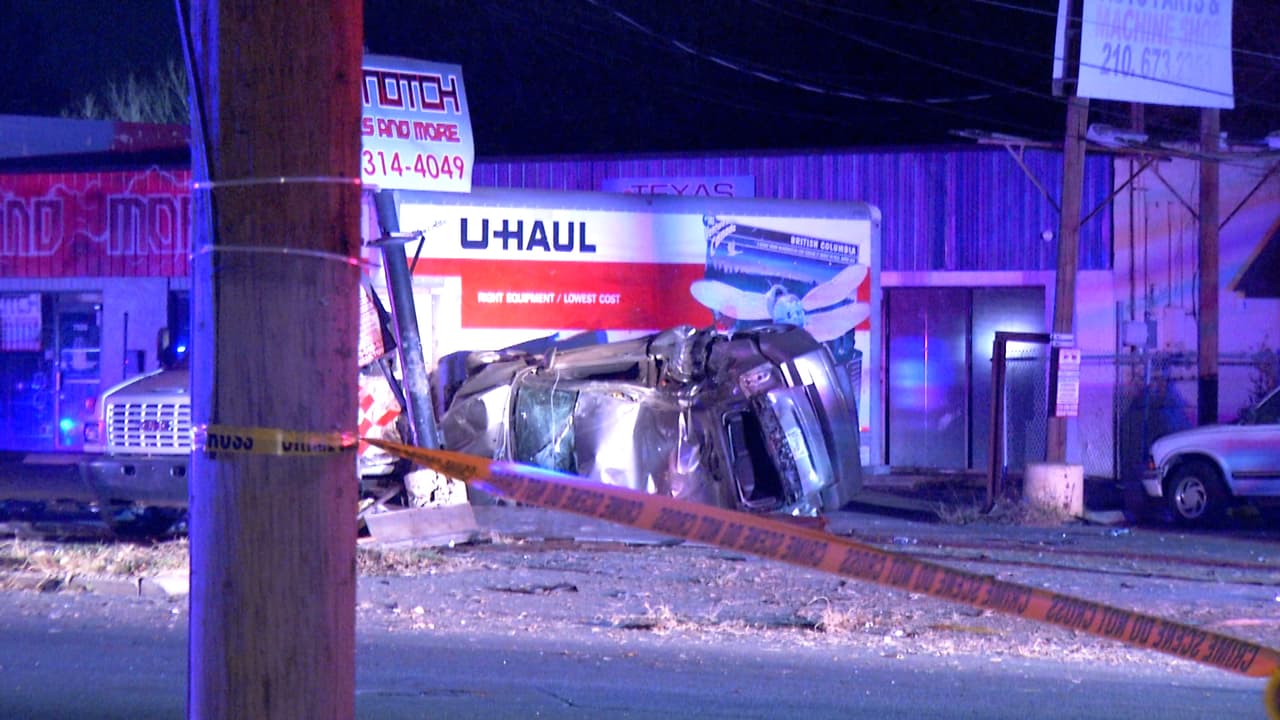 Hombre huye de revisión policiaca, choca y muere: le hallan drogas y arma