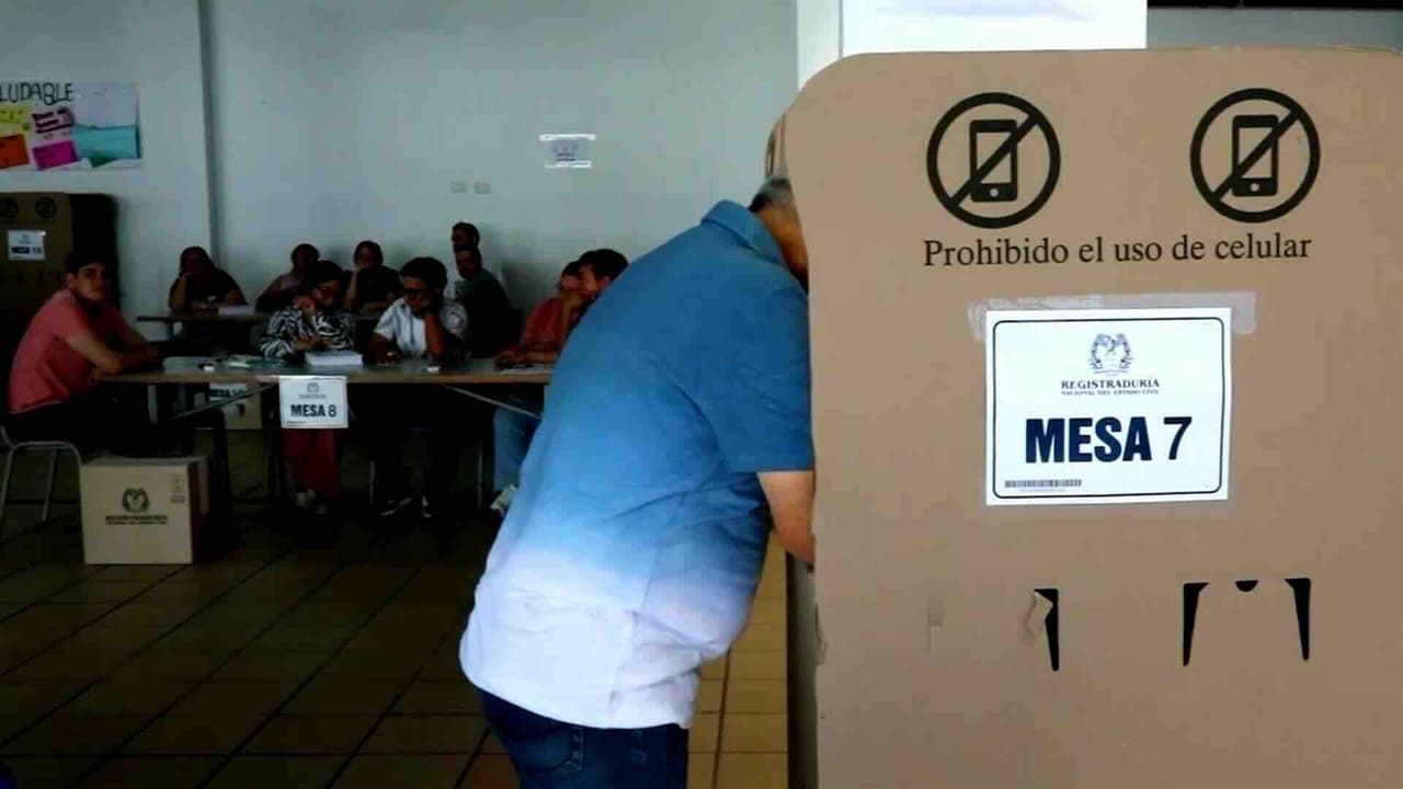 Colombia elige presidente entre 11 candidatos en una elección clave