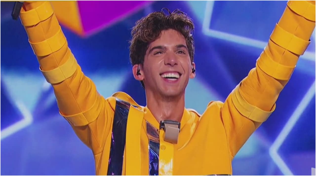 Banana se tuvo que enfrentar a un duelo con Monstruo, pero el público decidió que se quitara la máscara y así descubrimos al actor Mauricio Garza.