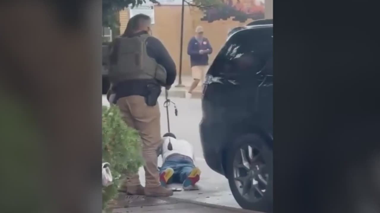 Así sometieron agentes federales de ICE a hombre que decia ser ciudadano en Illinois, Chicago