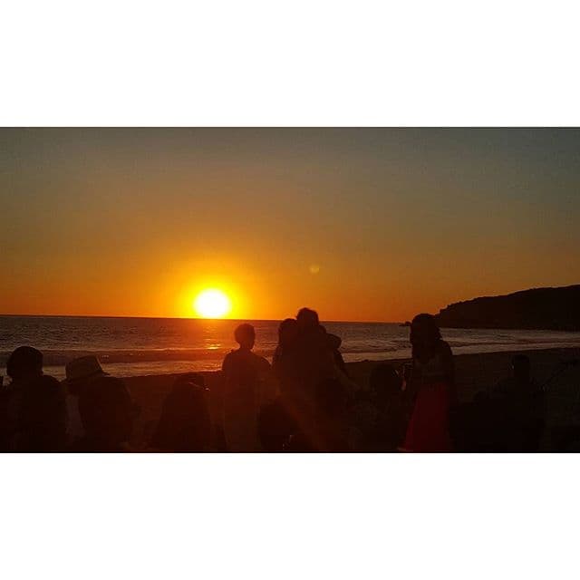 Con la puesta del sol de dijeron "sí, acepto", frente a sus seres más queridos.