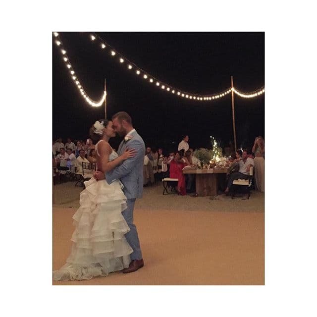 La feliz pareja festejó su unión en Puerto Escondido, Oaxaca, donde todos disfrutaron del paradisiaco paisaje y el clima.