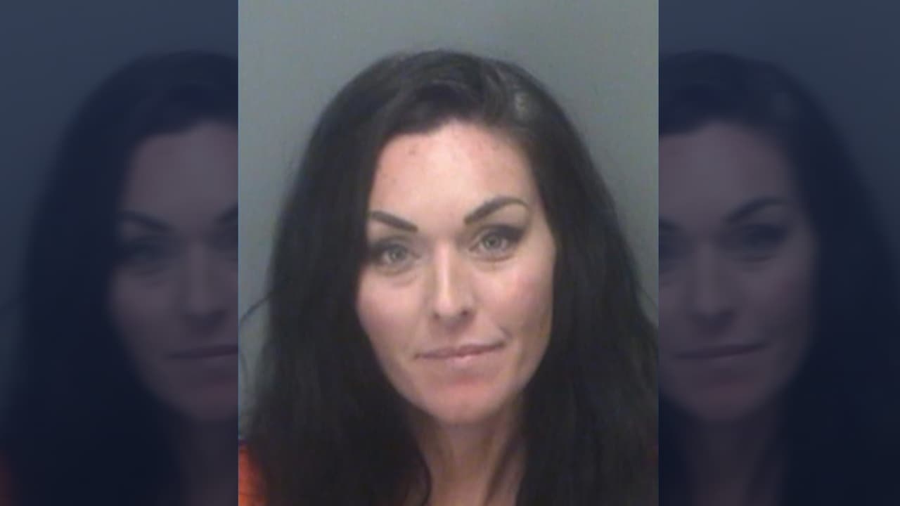 Mujer es detenida por DUI y se pone a bailar en su prueba de sobriedad 