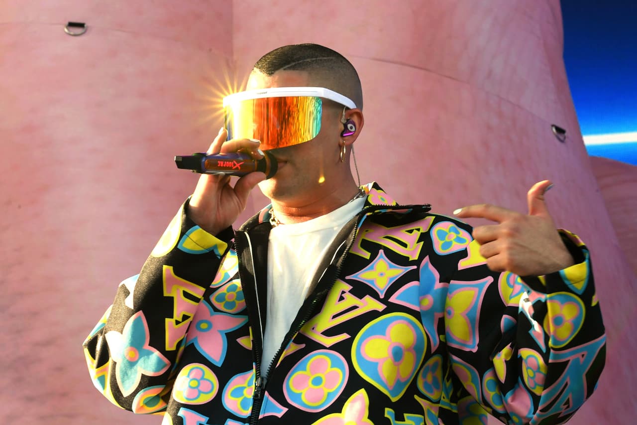Bad Bunny apuesta por todos los estilos, desde los plus size...