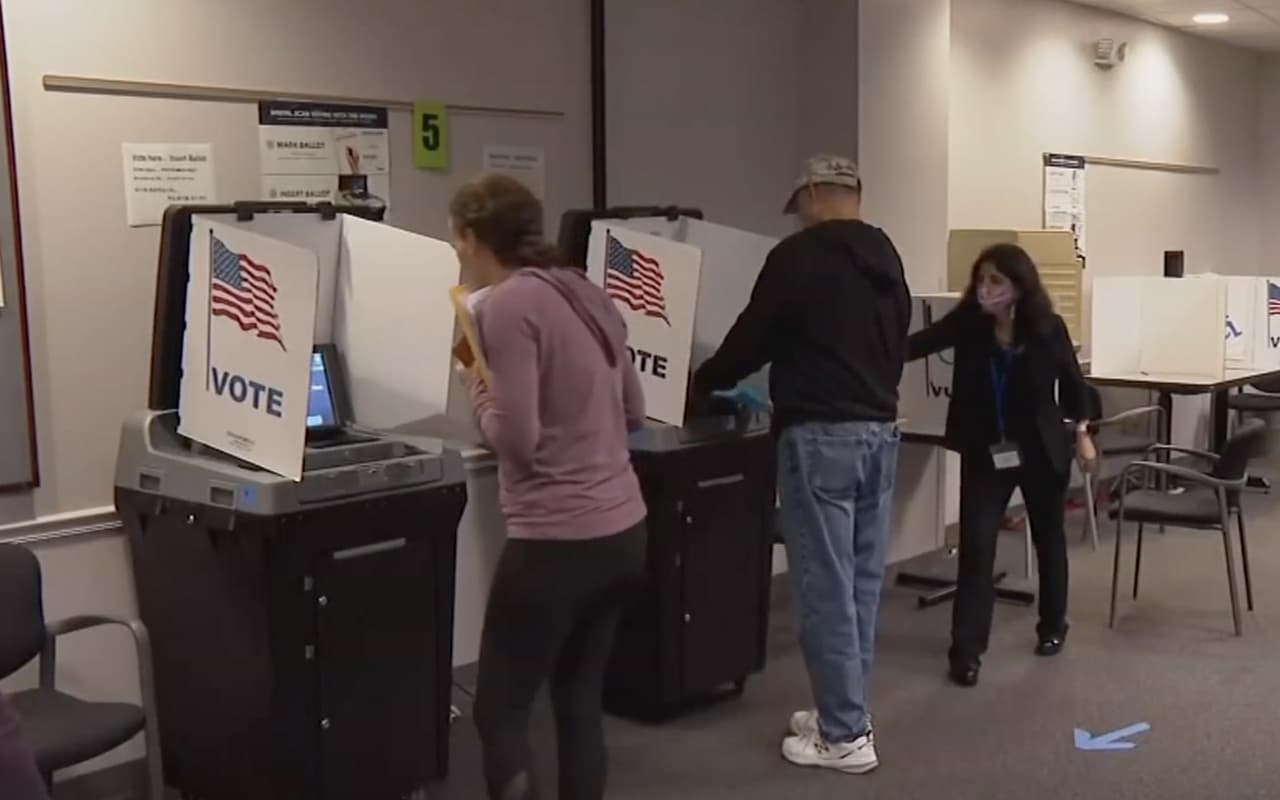 Más de 430,000 neoyorquinos acudieron a las urnas en la votación anticipada