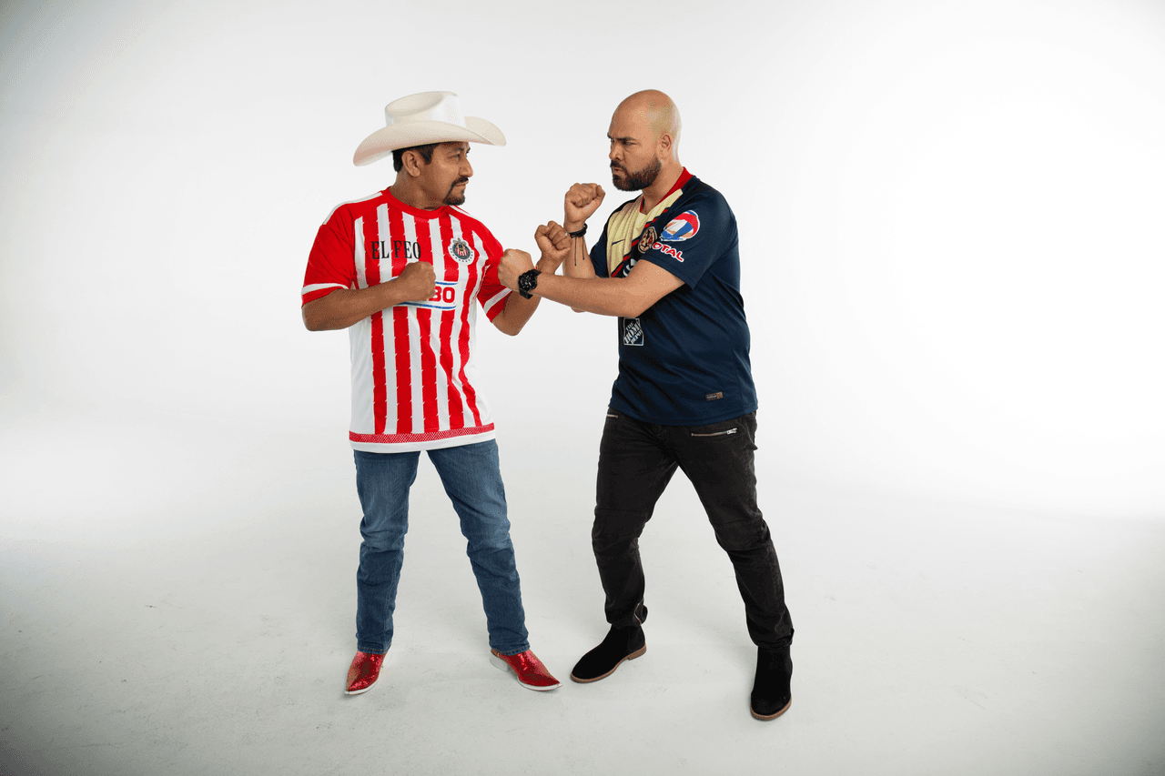 <b>El Pelón</b> reclama que es el papá de 
<b>El Feo</b> por la rivalidad que existe entre el América y las Chivas del Guadalajara.