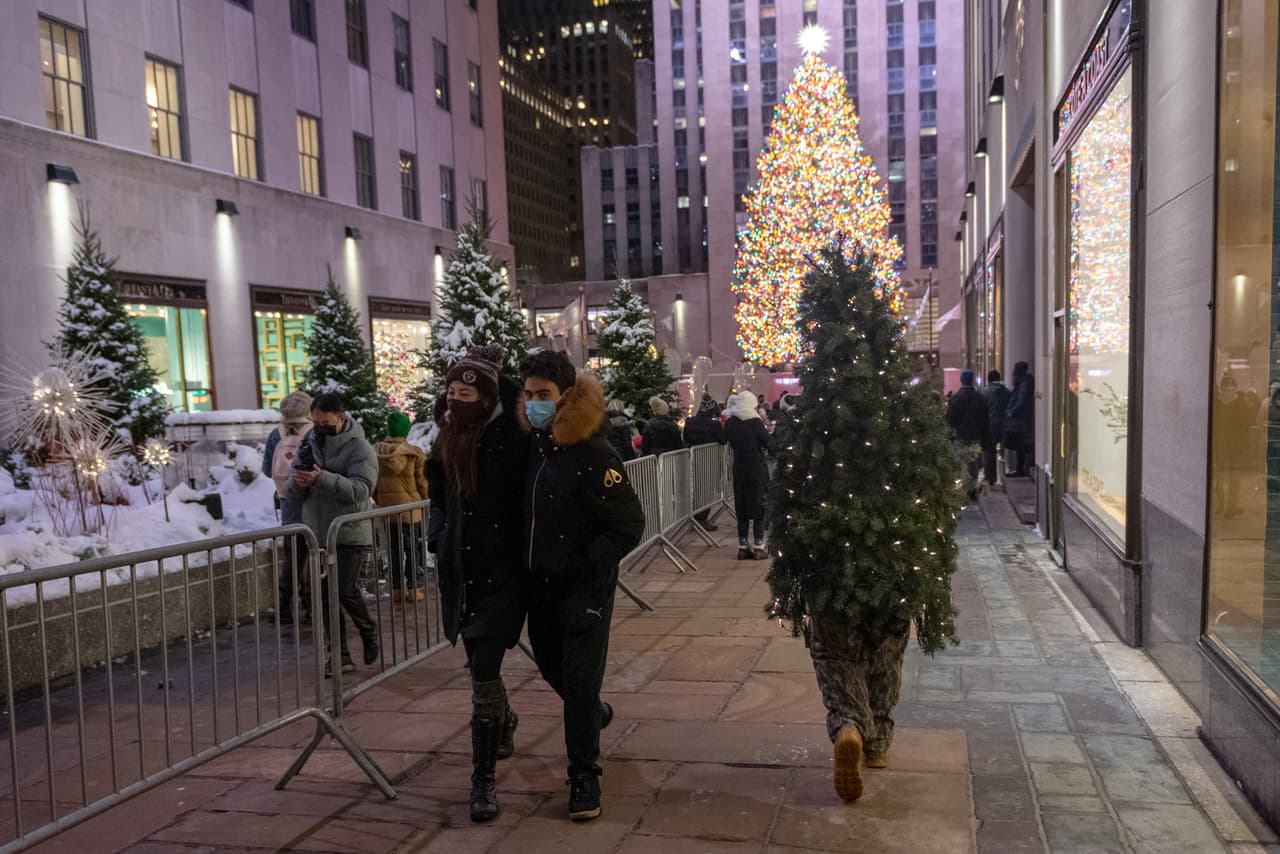 En la foto, el "Señor Árbol de Navidad" con el icónico Árbol de Navidad del Rockefeller Center.