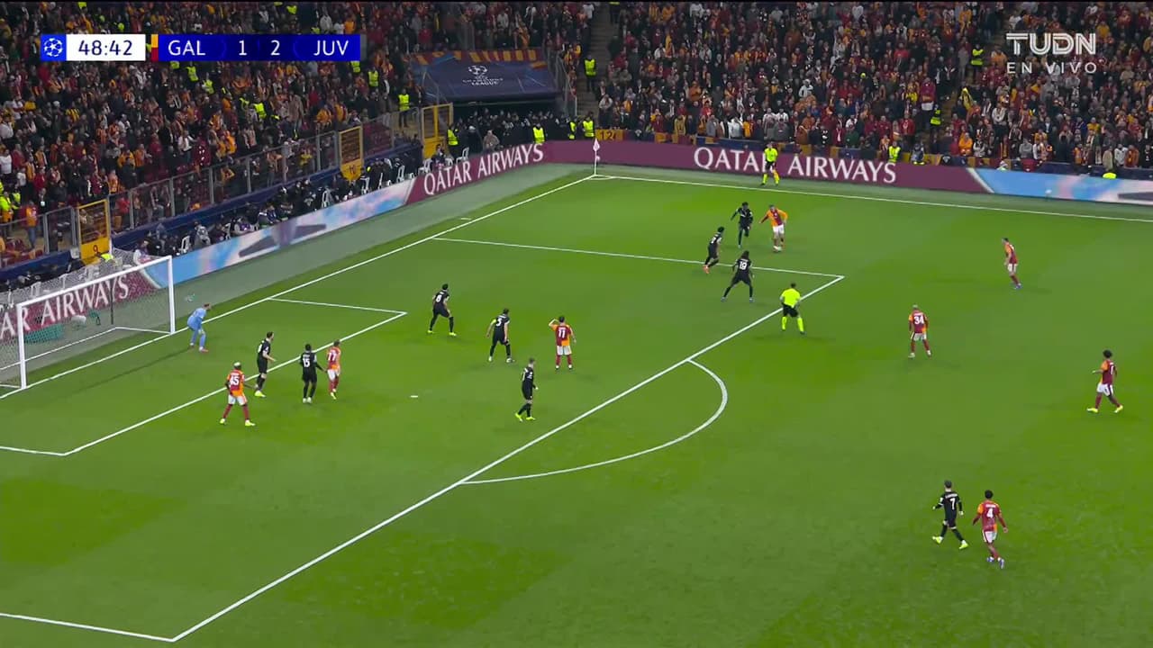 ¡TIRO ATAJADO! disparo por Baris Alper Yilmaz.