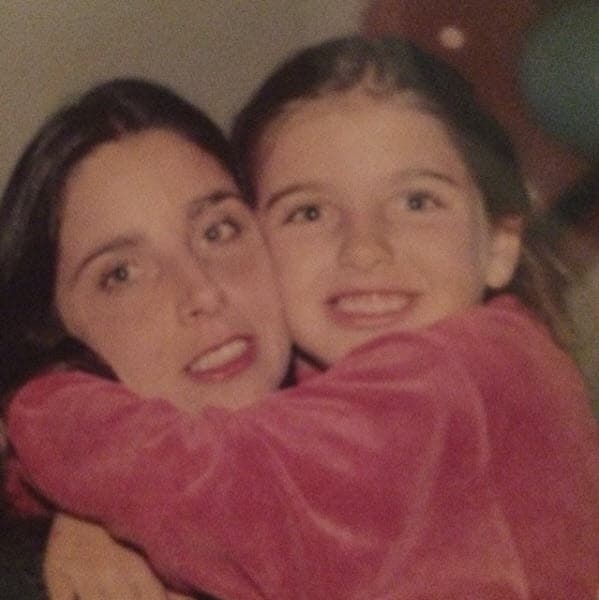 Debido a este trágico momento que vivió en 2014, la actriz ha intentado crear conciencia entre sus seguidores, para fomentar la autoexploración femenina y detectar a tiempo la enfermedad: "Mi mamá murió de cáncer de mama, es lo peor que hemos vivido yo y mi familia, no solo su muerte sino la enfermedad, ver cómo la persona que más amas sufre todos los días dolores insoportables, miedos horribles, ir viendo cómo se va terminando es una pesadilla", escribió en Instagram.