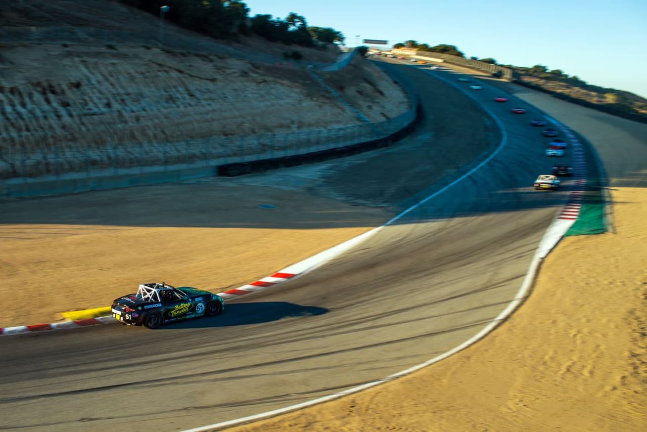 Aquí vemos a Jaime atravesando la curva #6 hacia la 'Recta Rahal' tratando de alcanzar al pelotón.
<br>