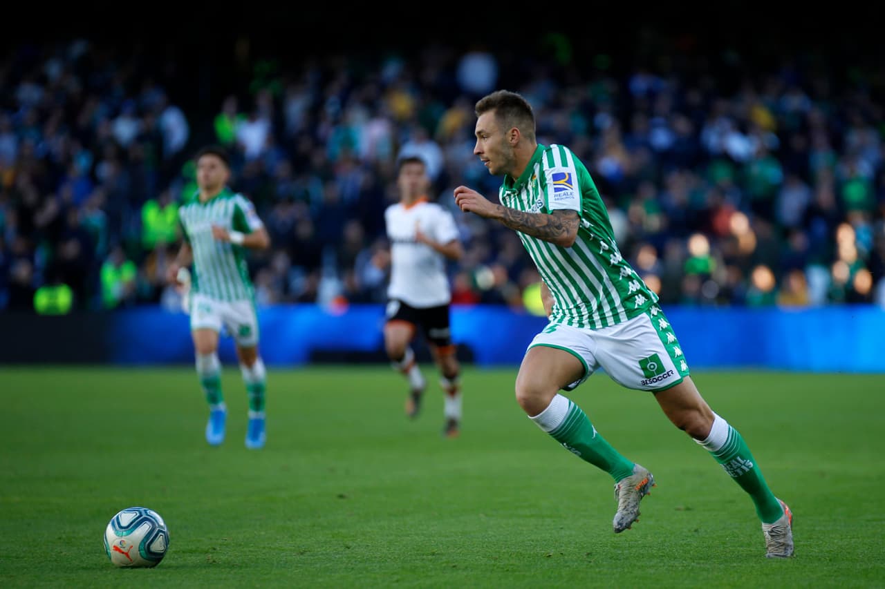 Gomez (32’) abrió el marcador para Valencia y Joaquín Sánchez (37’) emparejó los cartones.