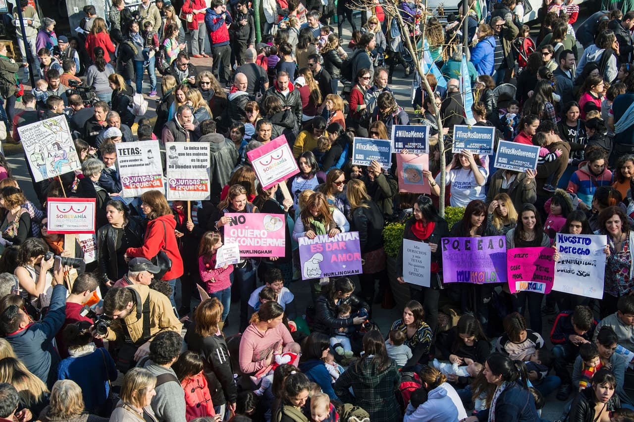 En la protesta, también pidieron por la extensión de la baja por maternidad.