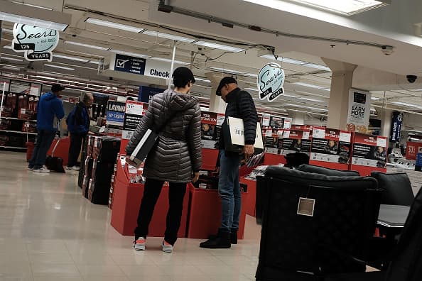 Su catálogo llegó a millones de hogares y era conocido por sus productos Craftsman y Kenmore. El minorista empleaba a cientos de miles de personas y sus tiendas anclaban en muchos centros comerciales.