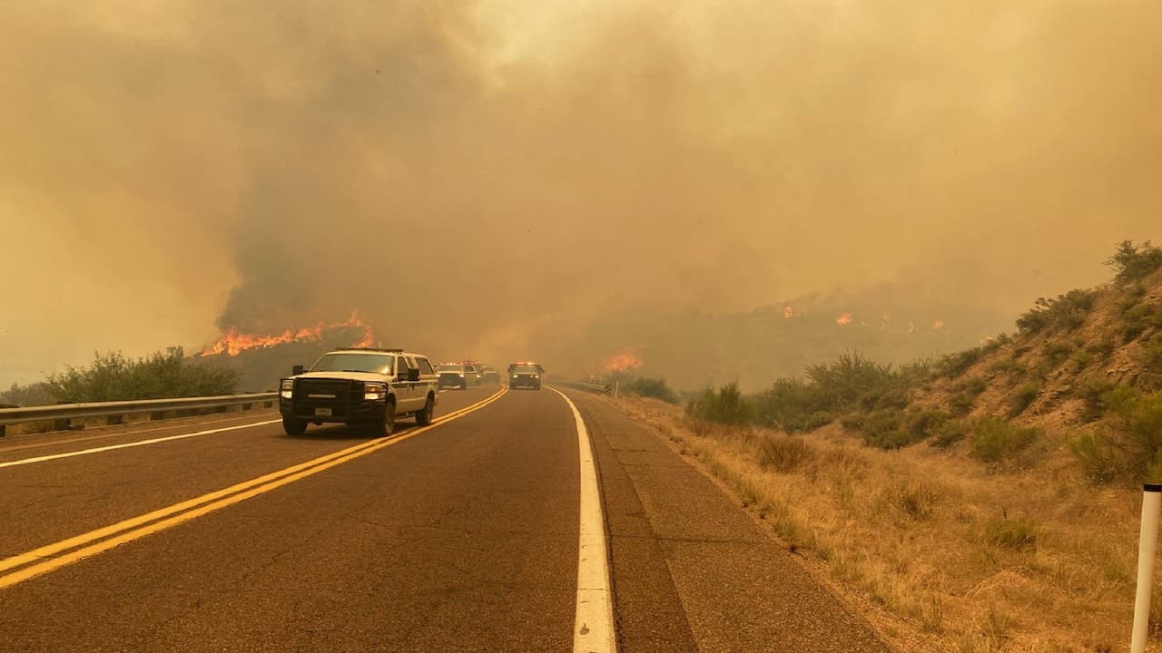 El incendio Bush en Arizona abarca más de 115,000 acres y siguen las órdenes de evacuación