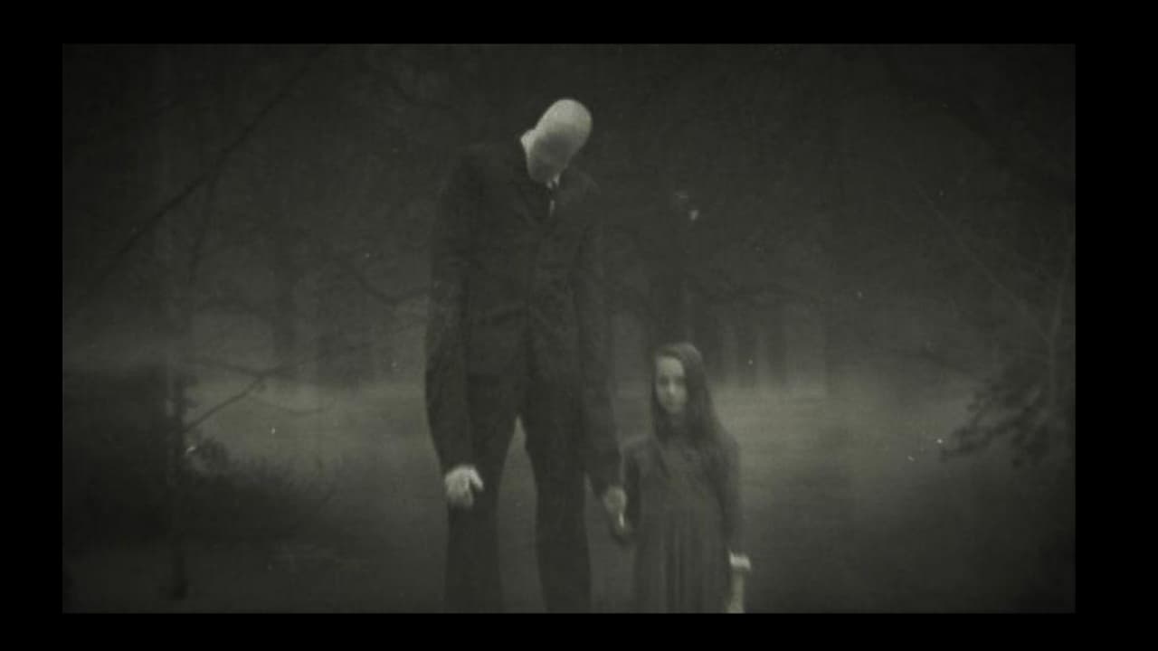 Slenderman es una criatura que nació en el internet como una representación de la enfermedad de Slender: paranoia, pesadillas y delirios. Se le asoció rapidamente con los niños debido a que los primeros ‘registros’ que se tienen de él fueron en fotos con infantes.