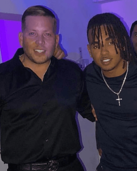 Poco después, 
<b><a href="https://www.instagram.com/saavedravicente/">el manejador del cantante, Vicente Saavedra</a></b>, ofreció una entrevista radial en la cual aseguró que las imágenes publicadas estaban alteradas. Alegó que
<b> se había tratado de un montaje</b> para hacer creer que Ozuna estaba teniendo relaciones sexuales con otro hombre.