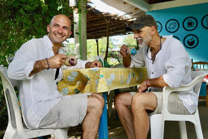 "Mi papá (me dijo):
<b><a href="https://www.univision.com/entretenimiento/imanol-landeta-no-es-el-unico-estos-actores-tambien-tuvieron-problemas-por-su-fisico-fotos" target="_blank">'Esto ya empezó'</a></b>", recordó mientras recreaba la angustia que se dibujó en su cara por aquel entonces.
<br>