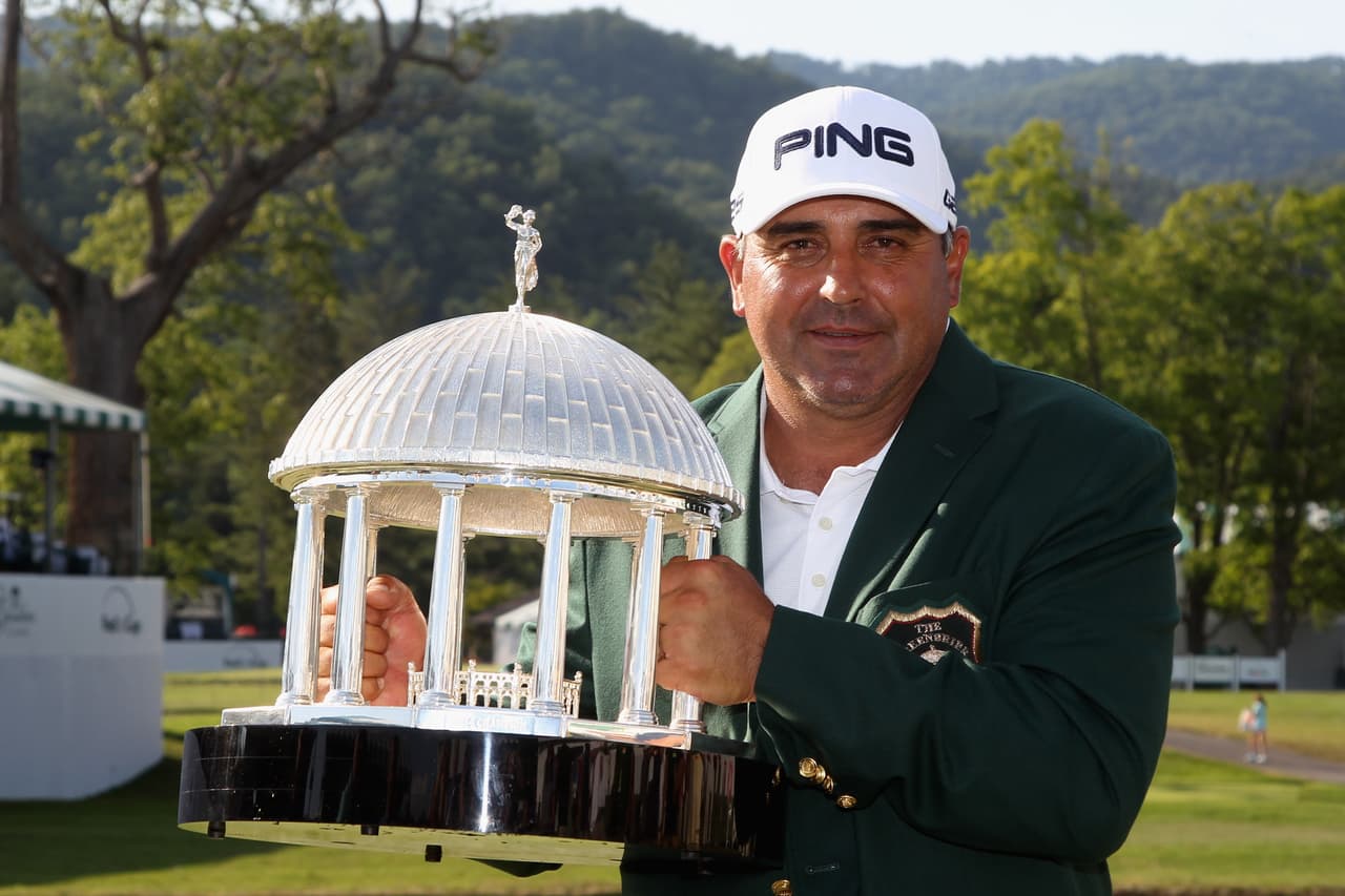 En 2014, Cabrera alcanzó su tercer título en el PGA Tour en el Torneo Greenbrier Classic disputado en la cancha de Old White TPC (West Virgina, USA). Lleva en total 25 victorias en torneos en su carrera.