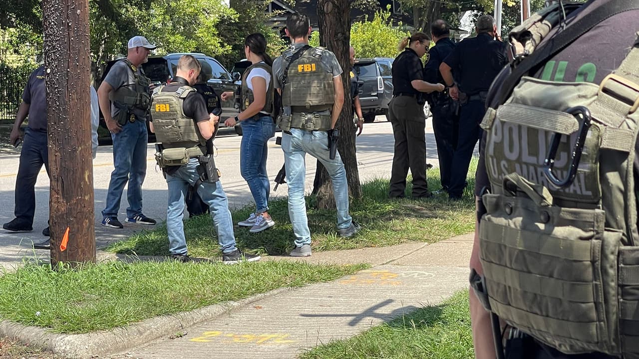 Cuerpos policiales fueron desplegados en el área luego de recibir un reporte de que habían diez heridos, según dijo
<a href="https://www.univision.com/local/houston-kxln/habla-el-jefe-de-la-policia-de-houston-tras-movilizacion-de-autoridades-ante-supuesto-sospechoso-armado-en-preparatoria-video?890" target="_blank">Troy Finner</a>, jefe de la policía de Houston.