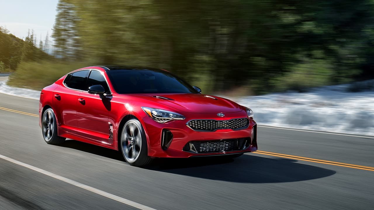 El Kia Stinger, a través de sus dos opciones de motor disponibles, según la marca tendrá una velocidad final de 167 millas por hora, además de acelerar de 0 a 62 millas por hora en 5.1 segundos.