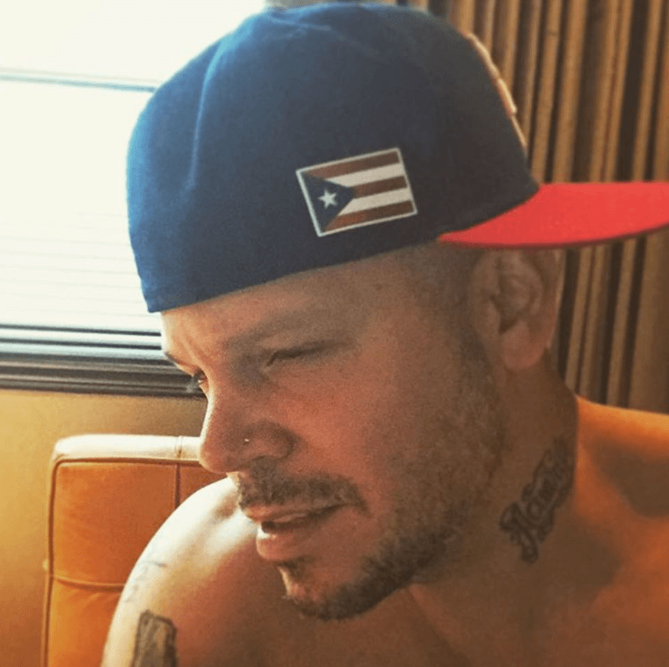 Los comentarios de sus seguidores en Instagram son a favor y en contra. Mientras unos festejan el nuevo romance del artista, otros alegan añorar
<b><a href="https://www.univision.com/shows/despierta-america/rene-de-calle-13-defiende-la-reputacion-de-su-esposa-soledad-fandino">el amor que había entre él y Soledad Fandiño</a></b>.