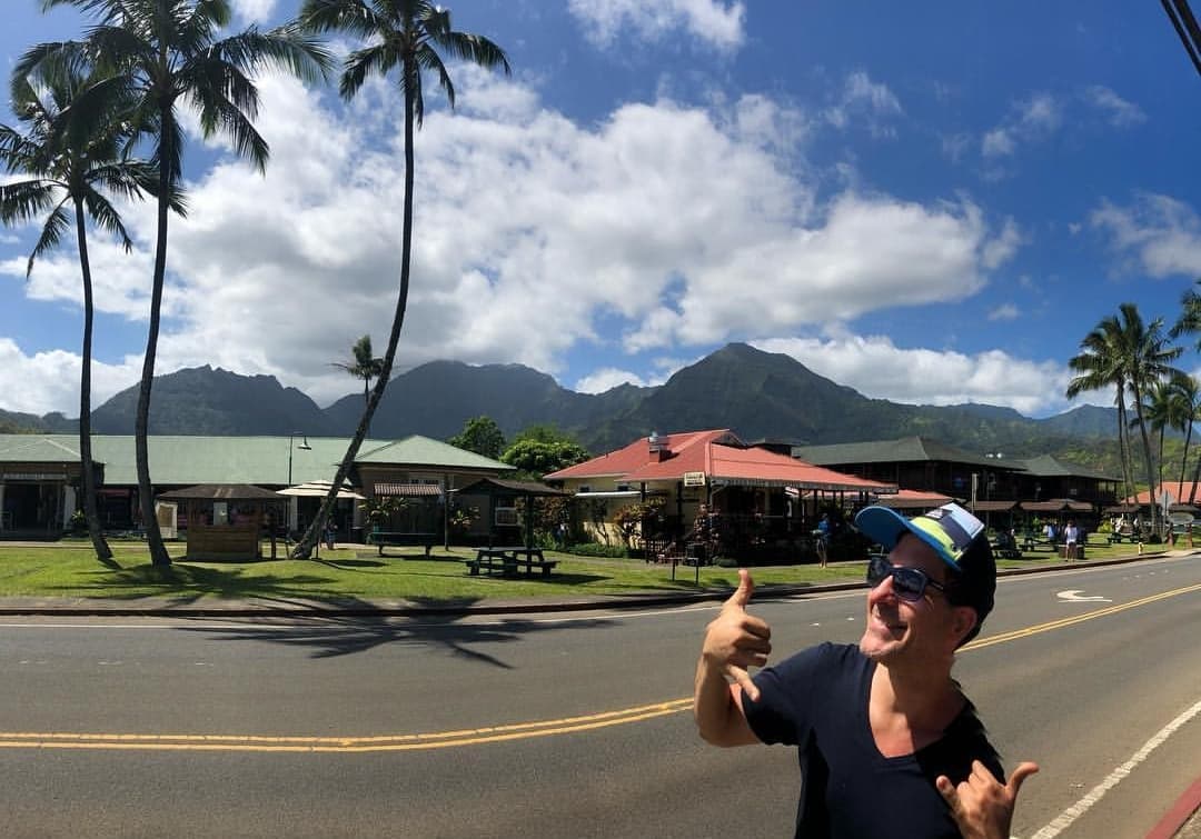 El presentador mexicano se tomó el tiempo para explicar a sus seguidores una de las palabras más representativas: “Aloha en Hawaii, Aloha es una filosofía de vida, es el valor del amor incondicional. Aloha es el derroche y la recepción del espíritu”.
<br>