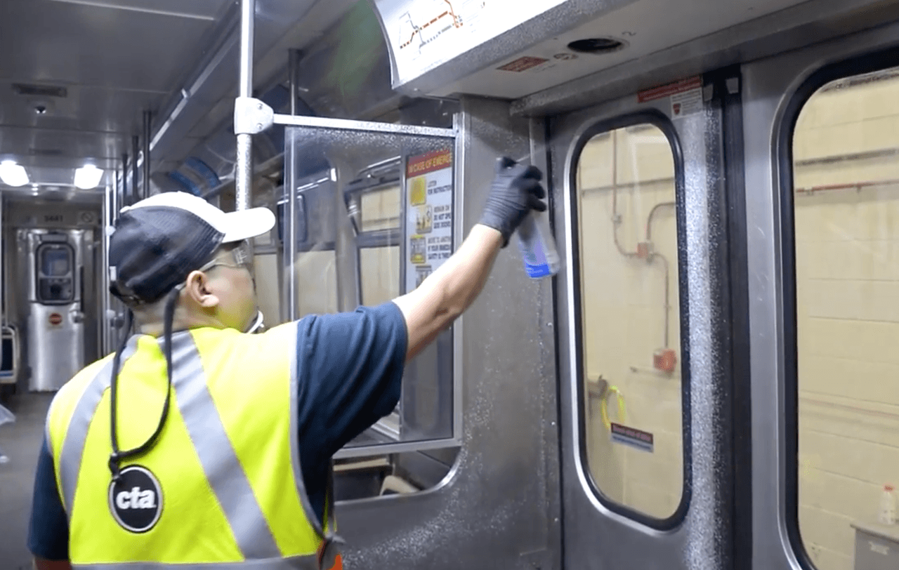 Expertos en transporte dicen que los horarios de trenes y autobuses deben modificarse para que transiten con más frecuencia manteniendo cierto número de pasajeros evitando aglomeraciones. El uso de mascarillas posiblemente sea obligatorio, la limpieza tanto de trenes como autobuses deberá ser constante, la CTA por ejemplo busca implementar tecnología ultravioleta para desinfección, cambios que demandan un mayor presupuesto.