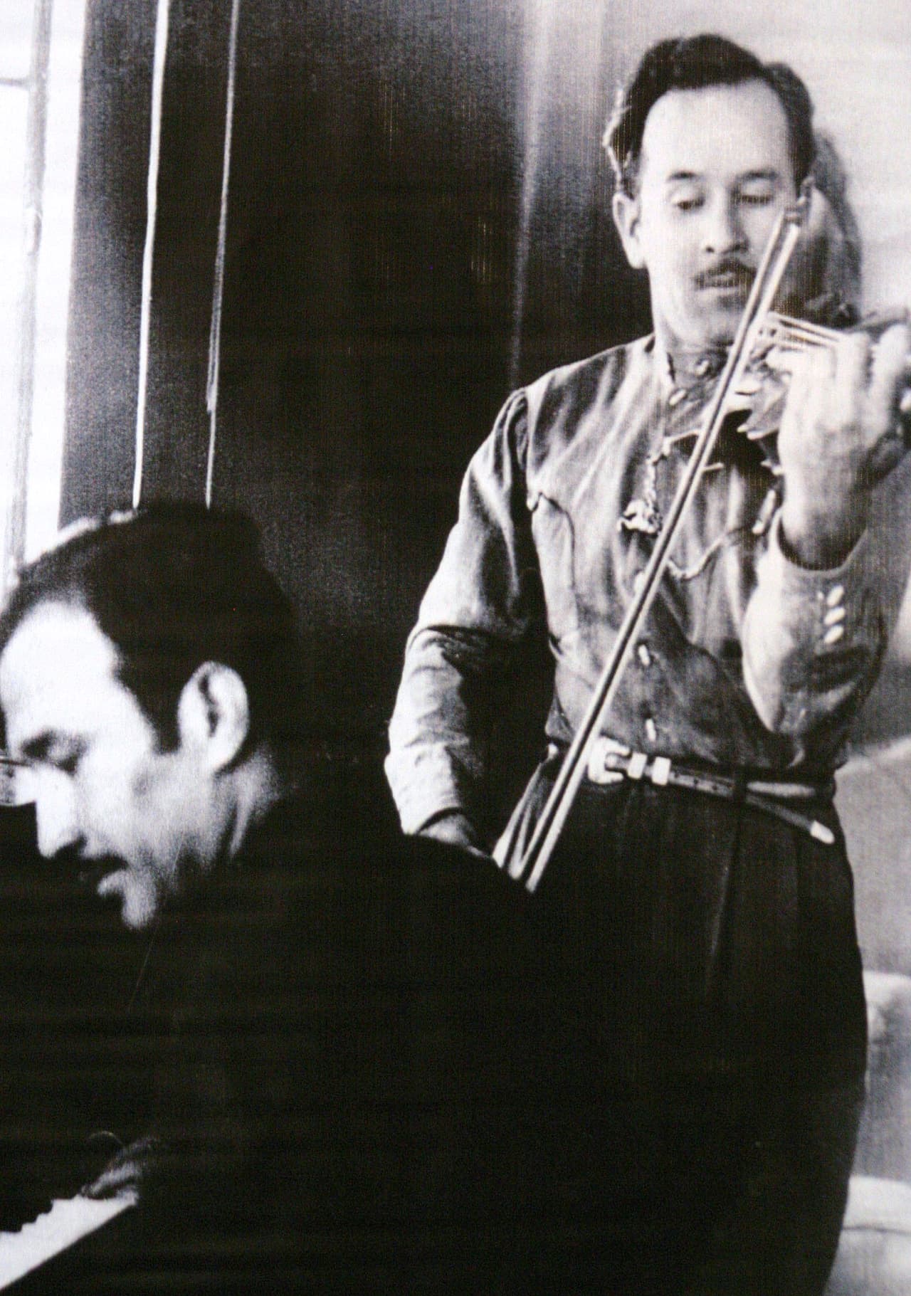 Sonia, era hija del actor Ángel Infante (en la foto, al lado de su hermano, el legendario Pedro Infante), fue productora de películas como ‘La casa de Bernarda Alva’, ‘Toña machetes’ y ‘Los placeres ocultos’, todas en los años 80.