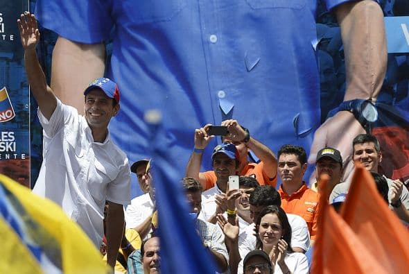 Tendría apenas seis años cuando conoció a Olivia Newton John en la vorágine de su popularidad con "Grease" u ocho años cuando vio a esa dulce y adolescente Brooke Shields recién salida de "El Lago Azul", según señaló en una entrevista con Efe.