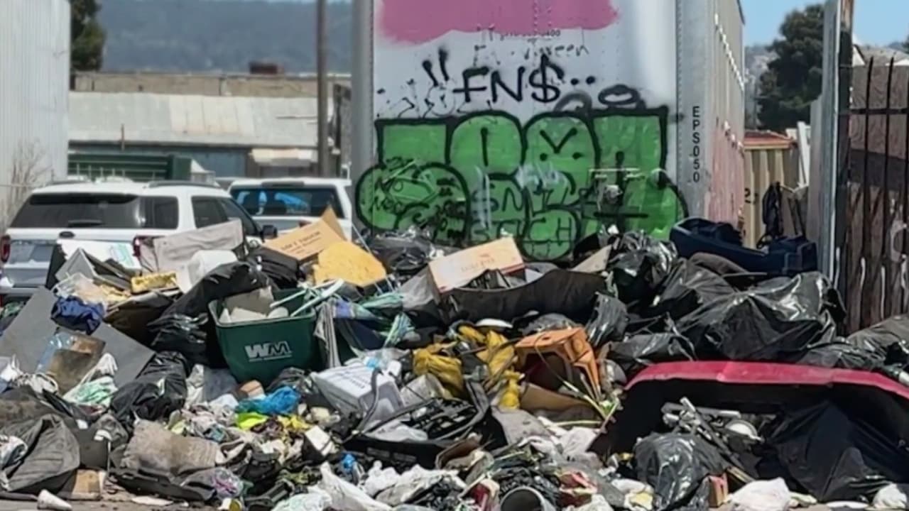 Vecinos exigen respuestas en sesión sobre vertederos ilegales de basura