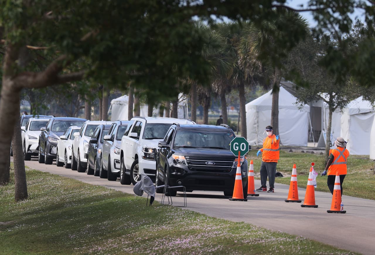 El enorme reto al que se enfrenta Biden para enderezar la caótica campaña de vacunación 