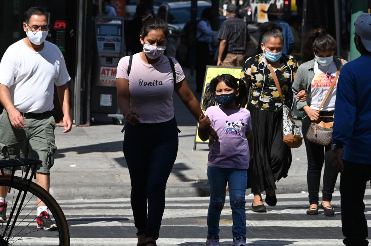 El gobierno de California también incluyó en el estímulo apoyo de dinero para las personas que están inscritas en uno de los siguientes programas: CalWORKS, SSI/SSP (o que tienen una discapacidad) y el Programa de Asistencia de Dinero para Inmigrantes.