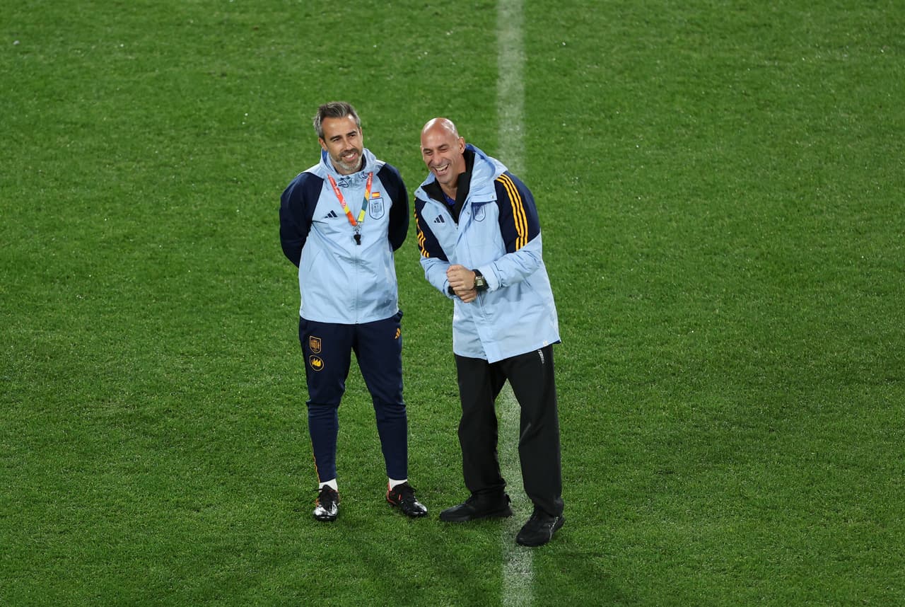 Jorge Vilda al lado de Luis Rubiales.