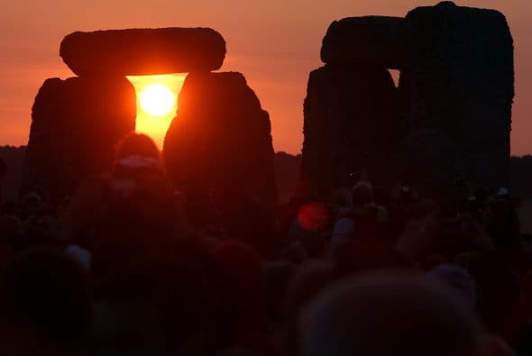 Autoproclamados druidas de nueva generación, seguidores del New Age y un montón de juerguistas se dieron cita el sábado.