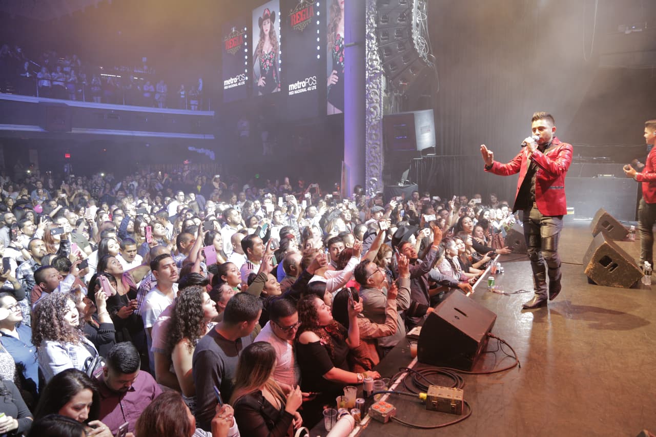 'El Bueno, La Mala y El Feo' se robaron el show durante concierto privado en Los Ángeles.