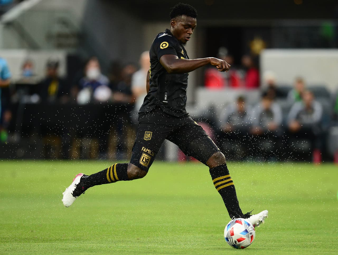 El zaguero colombiano tuvo un papel muy relevante al llevar a LAFC a la final de la Liga de Campeones de Concacaf y hoy es uno de los centrales más destacados de la liga. Convocado por primera vez al Juego de las Estrellas de MLS.
<br>