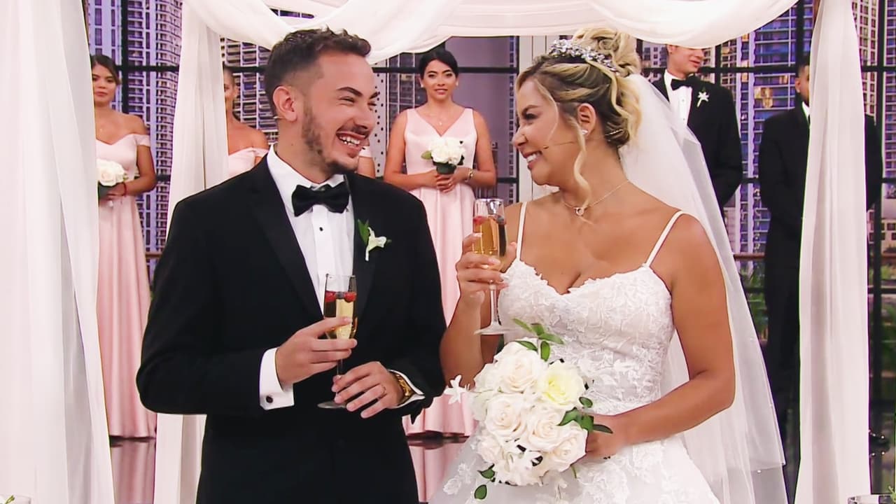 Convertidos en marido y mujer, regresaron al foro de Enamorándonos para compartir su felicidad. Tras dedicarse lindas palabras de cariño y jurarse nuevamente amor eterno, la pareja partió el pastel en compañía de los amorosos.