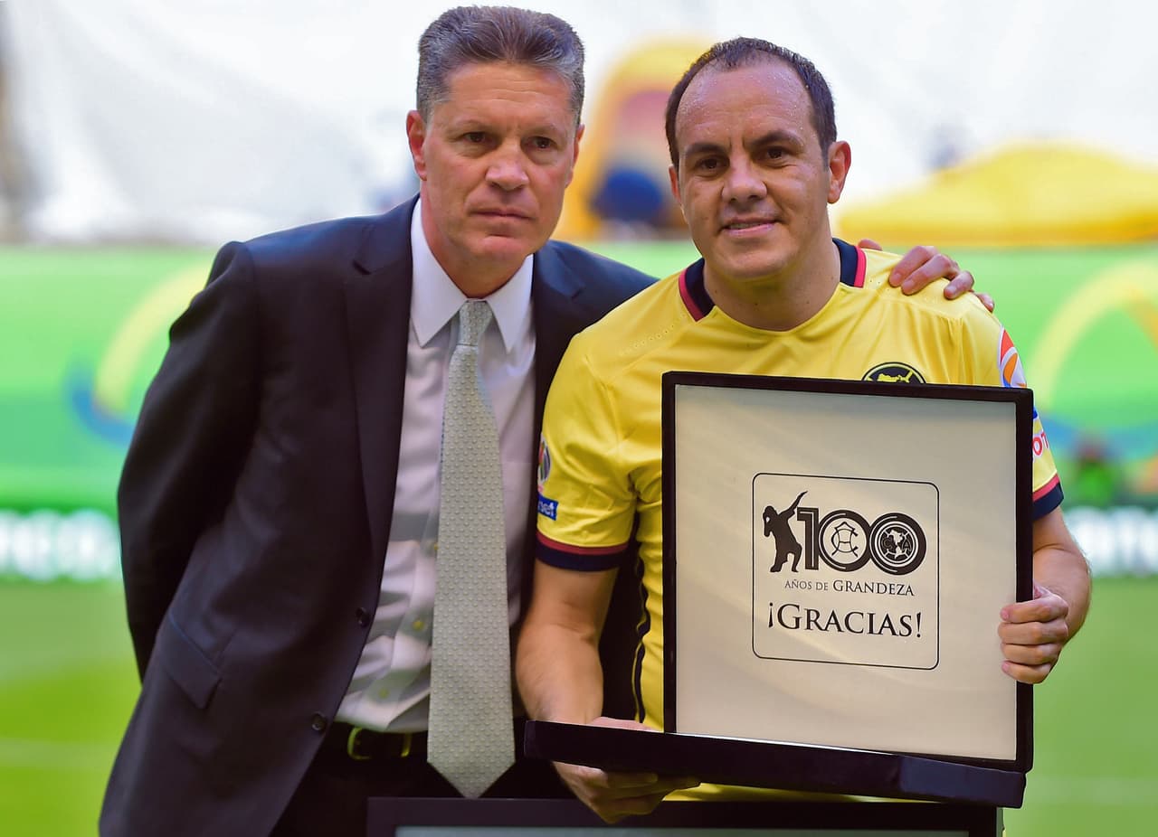 Además, es el segundo máximo goleador en la historia del Club América, con un total de 153 goles anotados, sólo por debajo de Luis Roberto Alves Sague. Es también el tercer máximo goleador de la Selección Mexicana de Fútbol con 38 anotaciones.