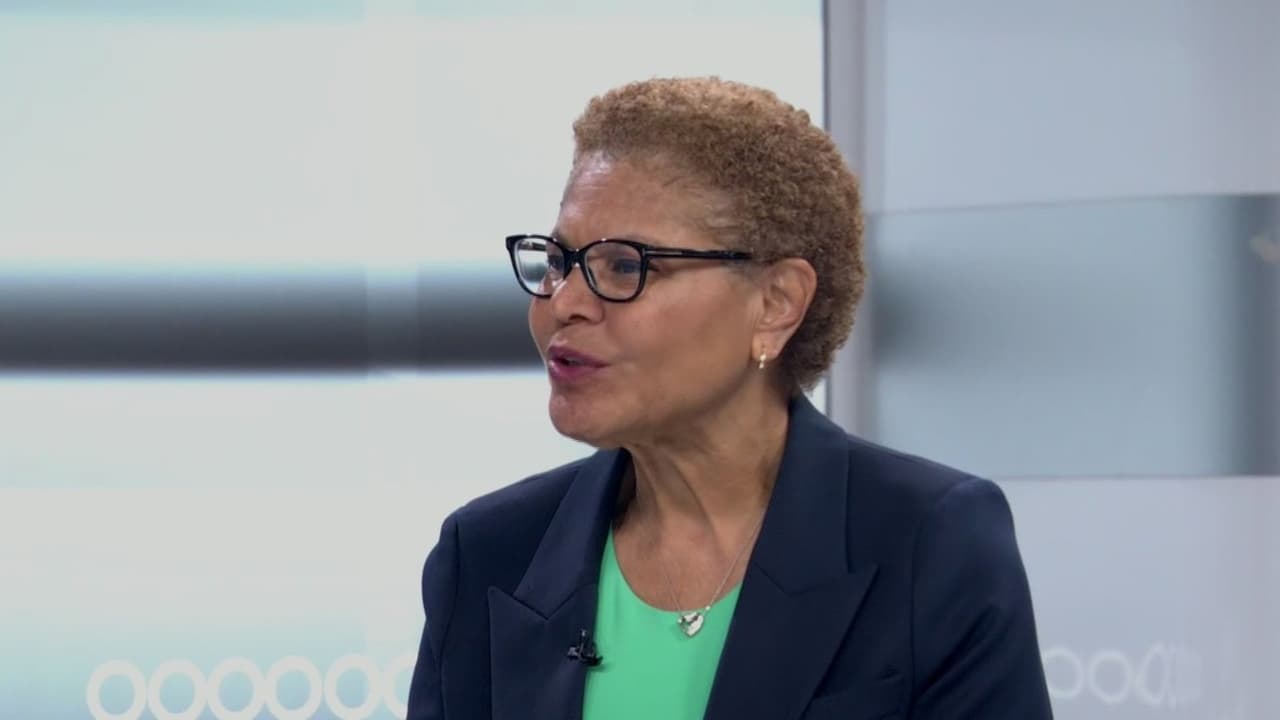 Karen Bass anuncia medidas para frenar desalojos y asistencia a la renta en LA