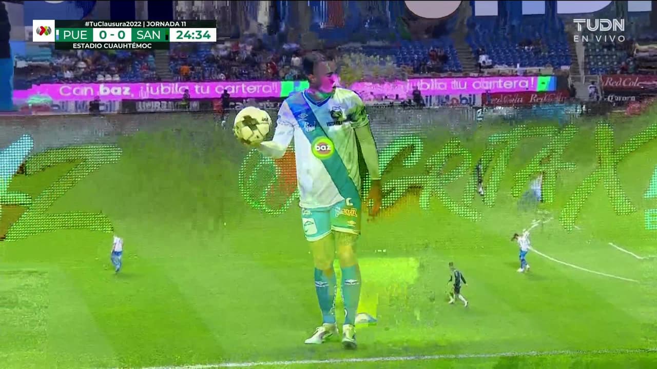 ¡Expulsión! El árbitro saca la roja directa a Javier Salas.