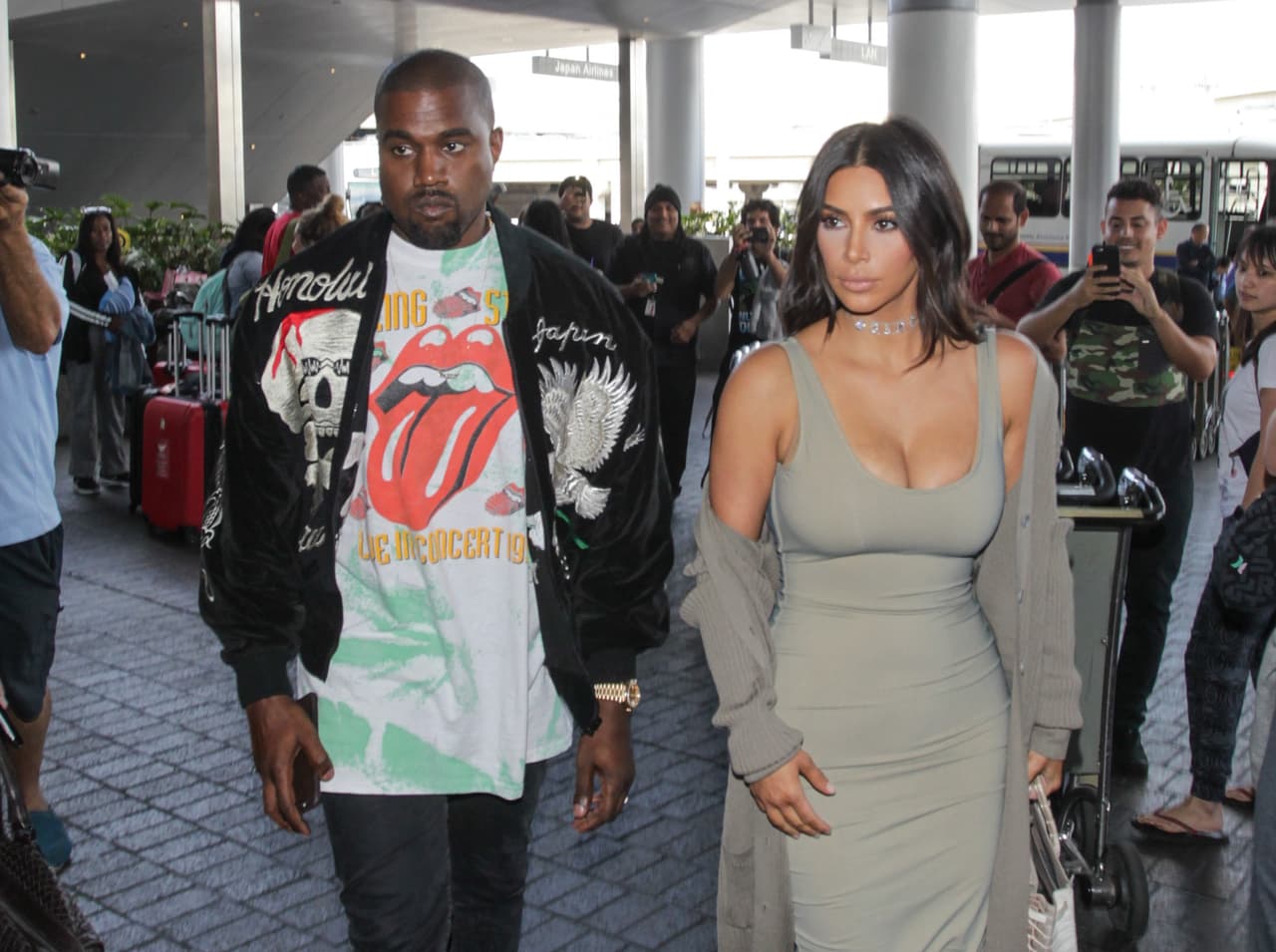 En 2016, 
<b><a href="https://www.youtube.com/watch?v=p7FCgw_GlWc">Kanye West lanzó la canción 'Famous'</a></b>, en la que se refería a Swift como 
<b>"esa perra"</b>, hecho que le molestó a la cantante, pues aseguró que ella no había autorizado que la llamara así.