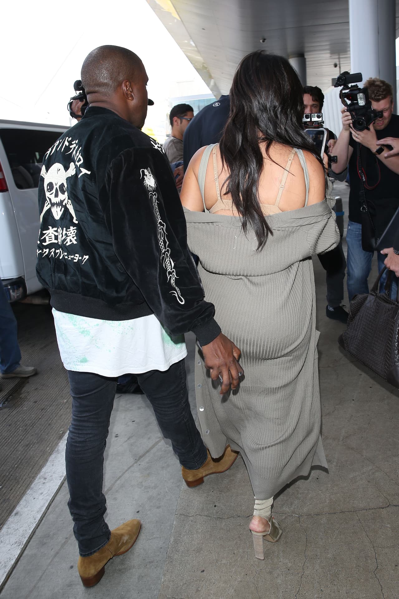 Los paparazzi también los rodearon.